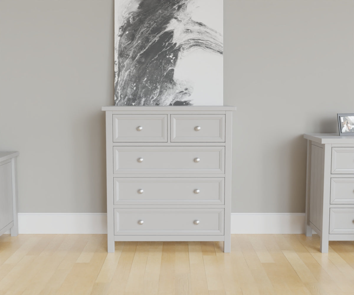 Maine 3 + 2 Drawer Chest in greyhas 3 wide drawers with 2 smaller drawers above. This lifestyle image features other products from the Julian Bowen Maine range.