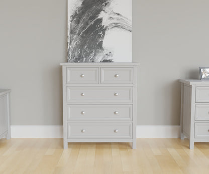 Maine 3 + 2 Drawer Chest in greyhas 3 wide drawers with 2 smaller drawers above. This lifestyle image features other products from the Julian Bowen Maine range.